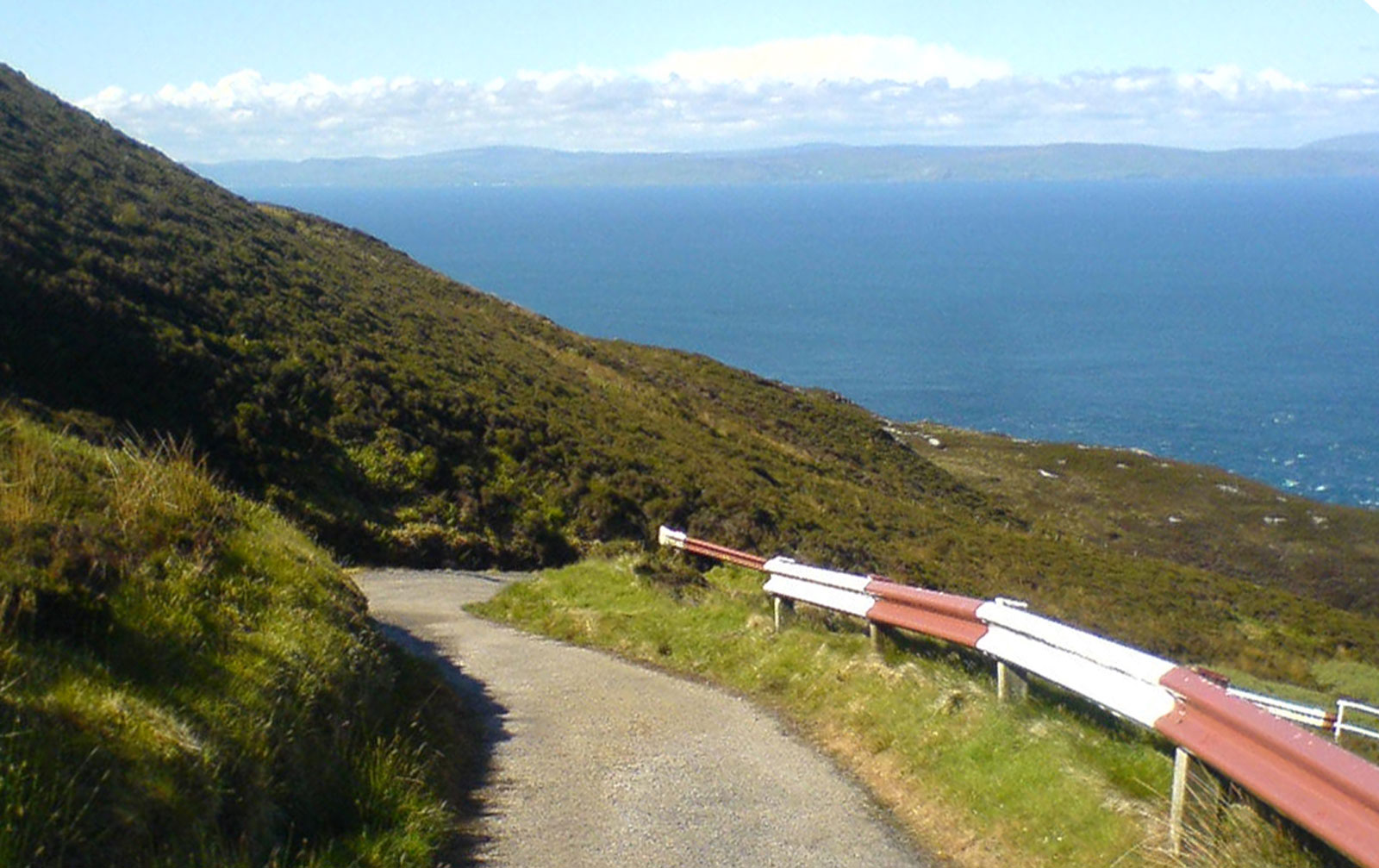 Antrim_Coast_from_Mull_of_Kintyre_on_a_Sunny_Day.jpg